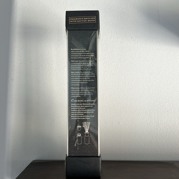 Fragrance diffuser with rattan reeds NIB. - Picture 5 of 6